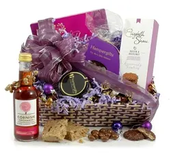 Browse our sweet hampers now